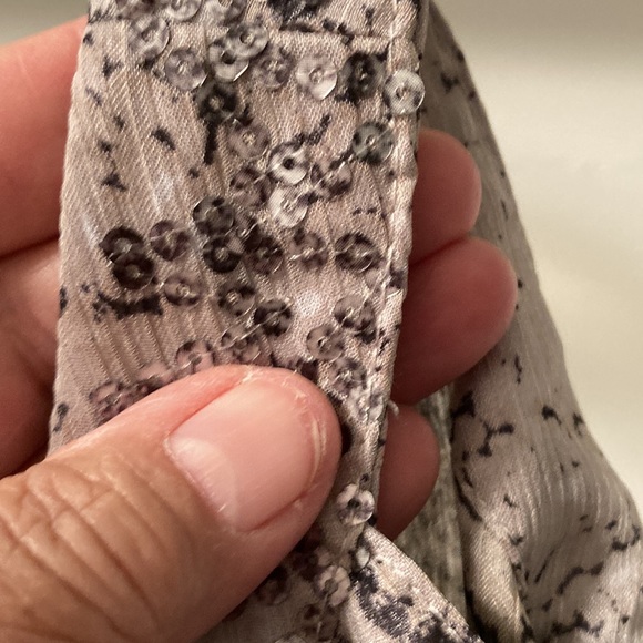 Hot in Hollywood off the shoulder blouse - Picture 3 of 11